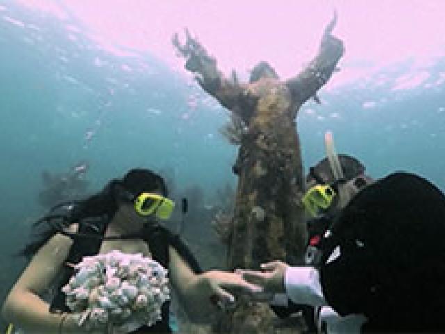 Wedding at Florida Keys Reefs Christ of the Abyss