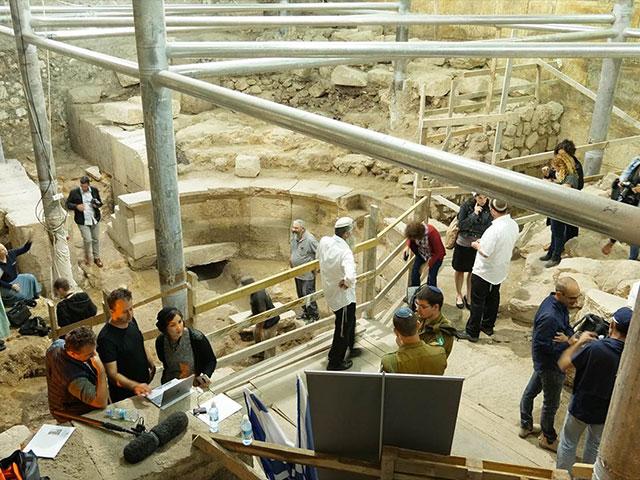 Archaeologists at Jerusalem's Western Wall