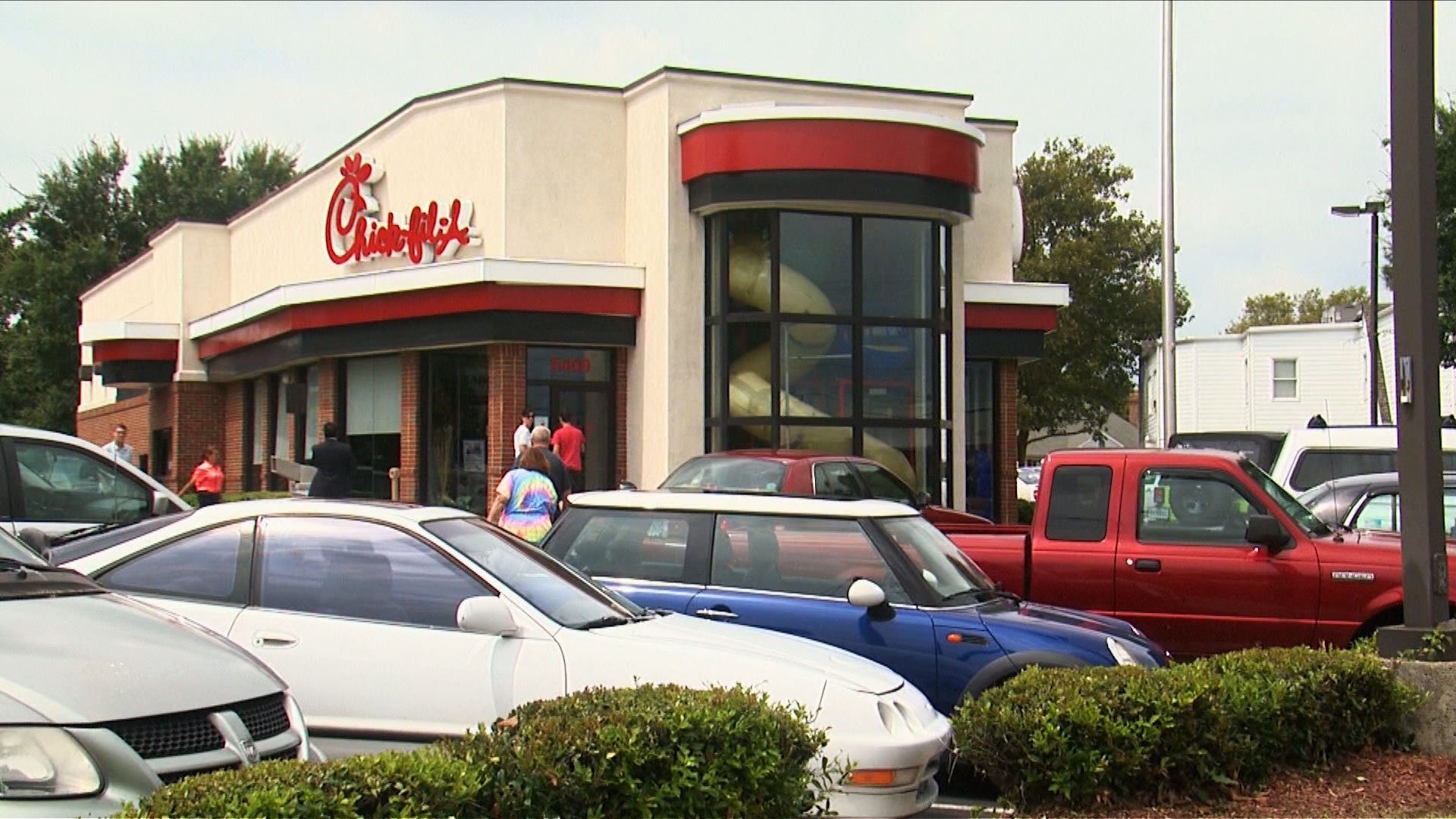 Chick-fil-A Booming on College Campuses, and Even Cows Are Crossing the ...