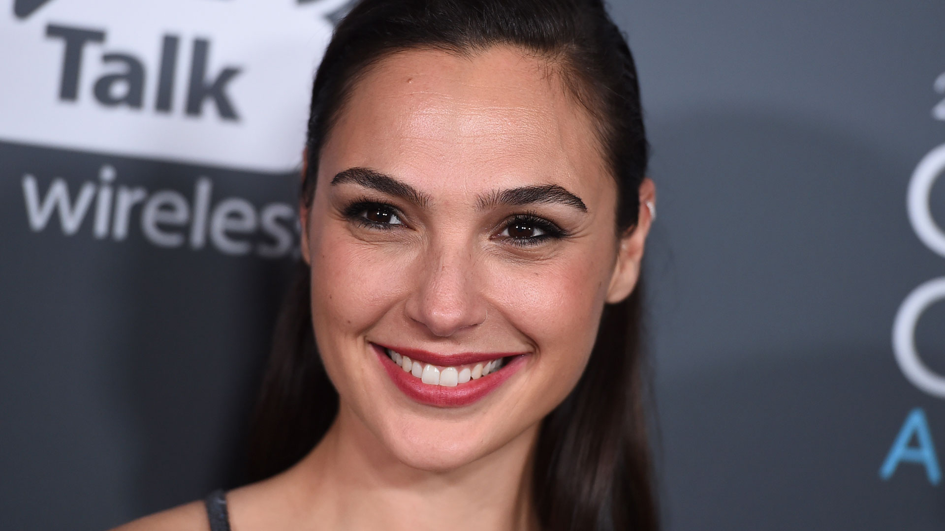 Gal Gadot To Produce, Star In Film About Christian Woman Who Saved ...