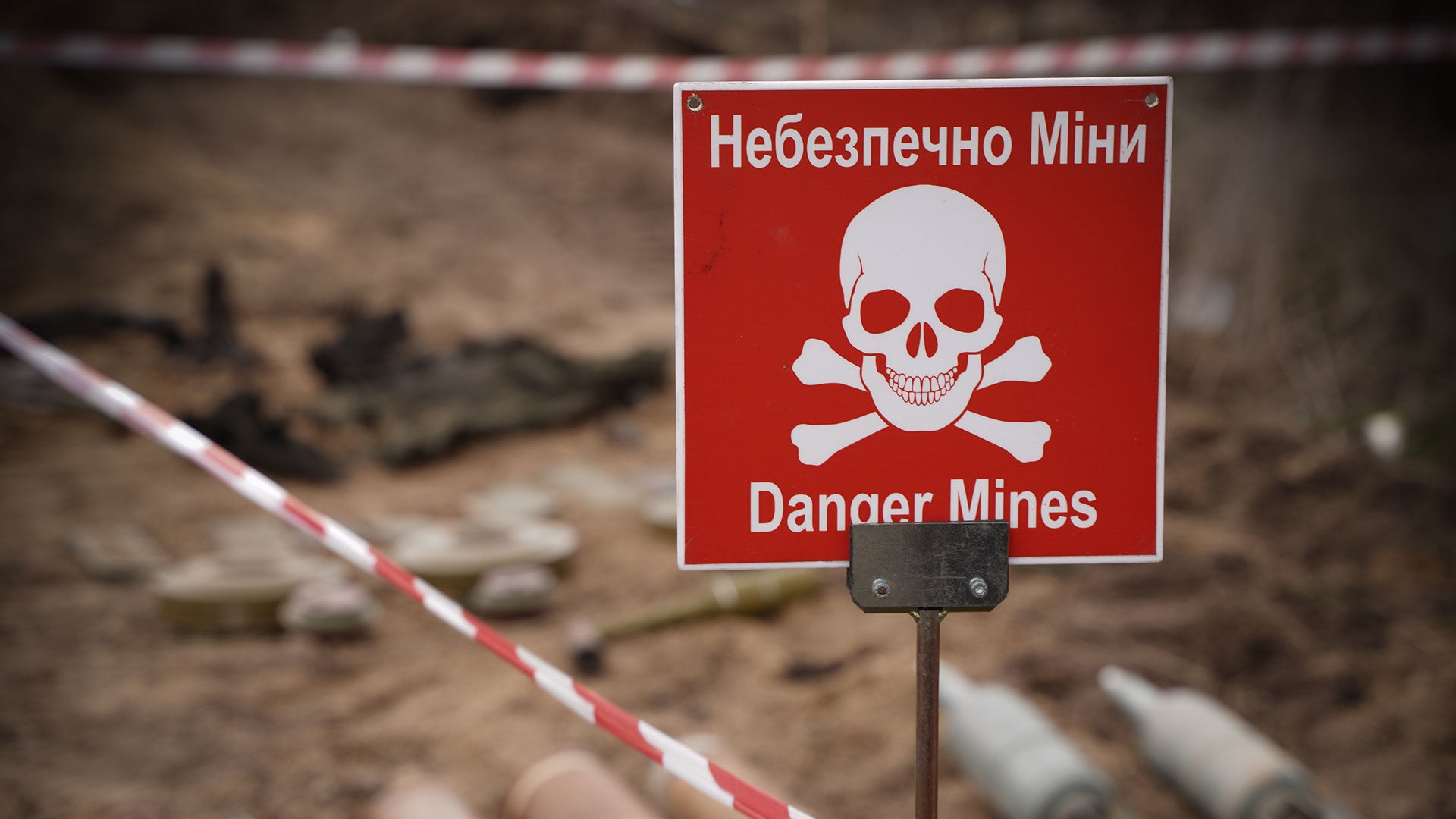 US Green Beret Neutralizes Russian Death Traps Now That Ukraine Has Become a Literal Minefield