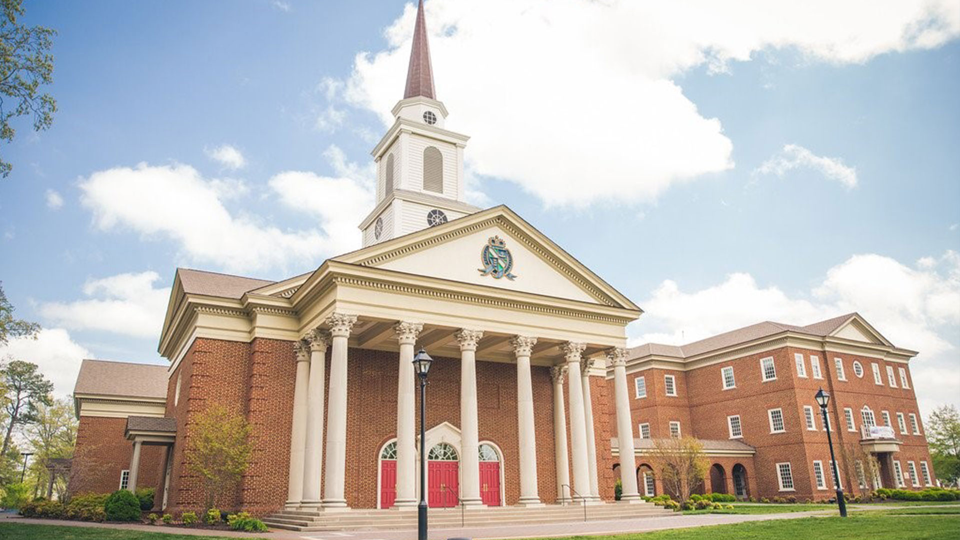 Regent University Dedicates Newly Named Shaw Chapel | CBN News