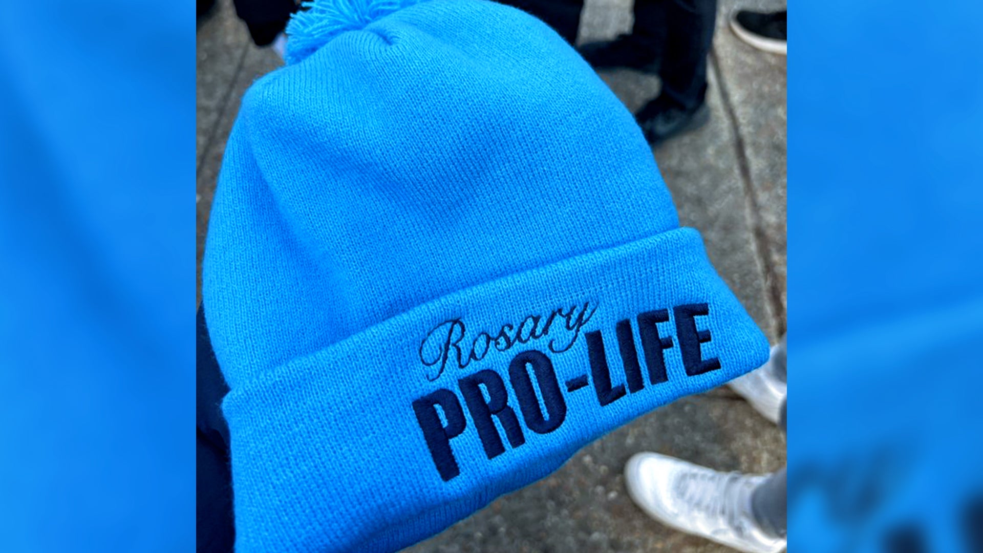 Smithsonian Apologizes for Kicking Out Catholic Students Wearing Hats with Pro-Life Message