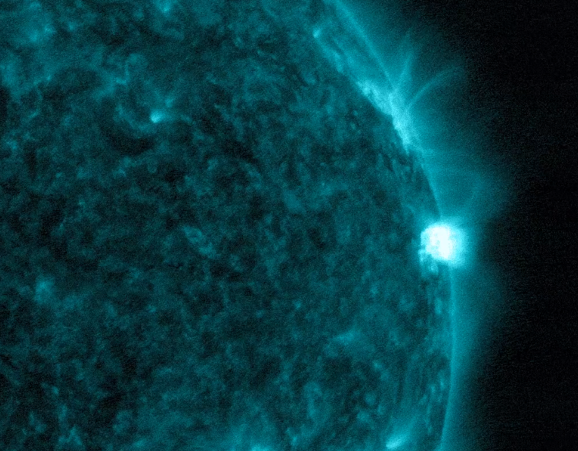 La NASA captura el sol enviando una poderosa llamarada solar al espacio