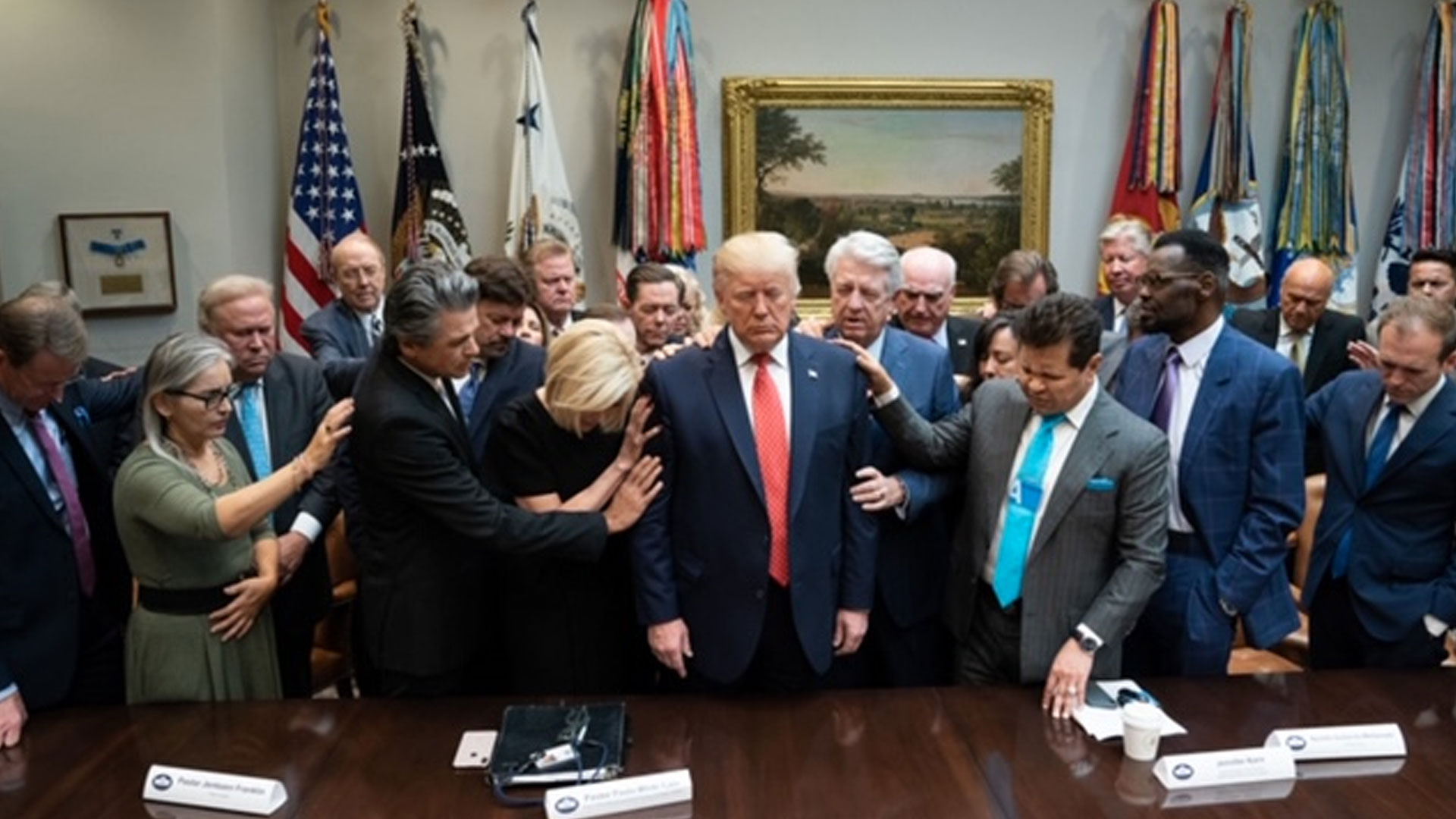 Great Discussion and Celebration': Faith Leaders Pray for Trump at White  House | CBN News