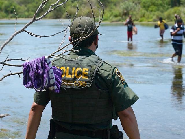 U.S. Border Patrol agent (Photo: CBN News screen capture)