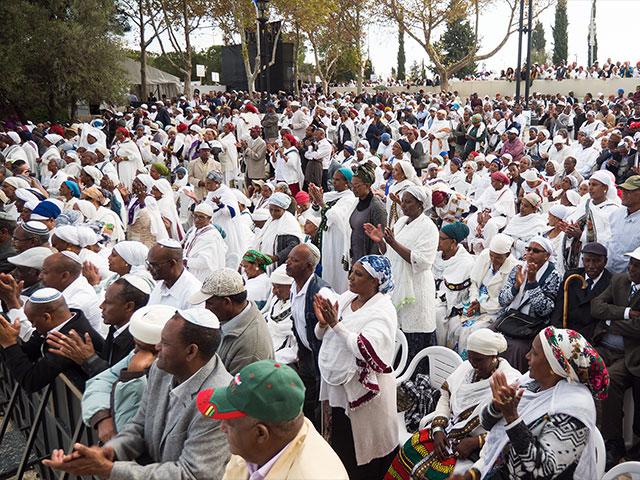 Thousands of Ethiopian Jews gather to for the holiday of Sigd, in Jerusalem. Photo: Jonathan Goff