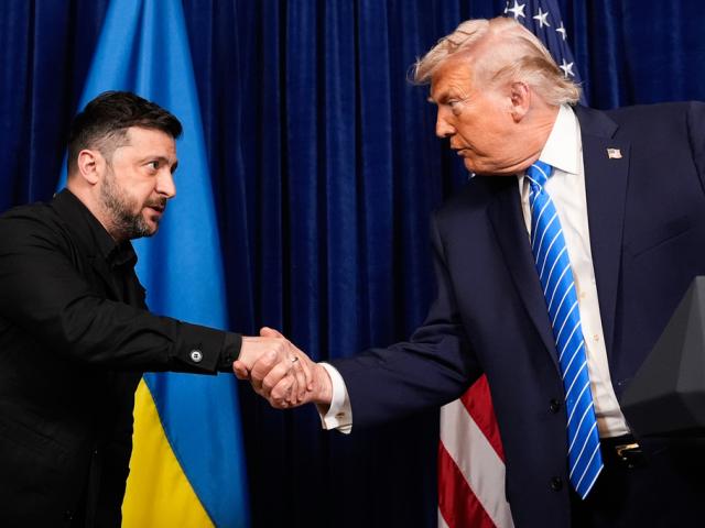 President Donald Trump and Ukraine's President Volodymyr Zelenskyy shake hands at the start of a joint news conference following a meeting at Trump's Mar-a-Lago club, Sunday, Dec. 28, 2025, in Palm Beach, Fla. (AP Photo/Alex Brandon) President Donald Trump and Ukraine's President Volodymyr Zelenskyy shake hands at the start of a joint news conference following a meeting at Trump's Mar-a-Lago club, Sunday, Dec. 28, 2025, in Palm Beach, Fla. (AP Photo/Alex Brandon)