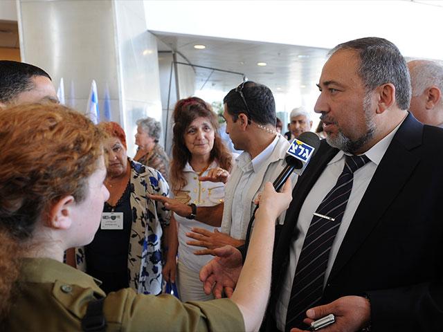 Avigdor Lieberman speaks to the press, Courtesy GPO, Moshe Milner