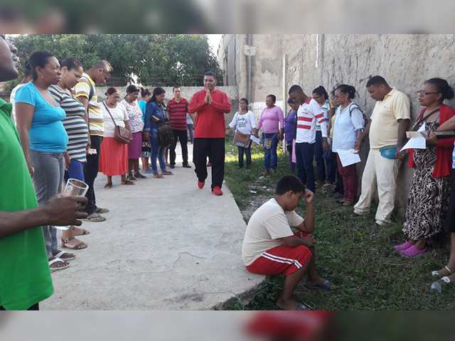En distintos puntos de Cartagena, creyentes se reunieron a orar (Foto: AMEB)