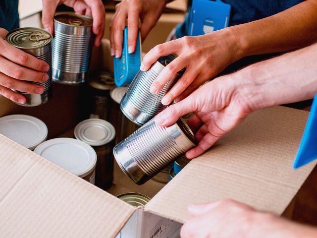 donating canned food