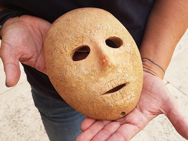 Mask Dating to Neolithic Period, Photo, IAA, Clara Amit