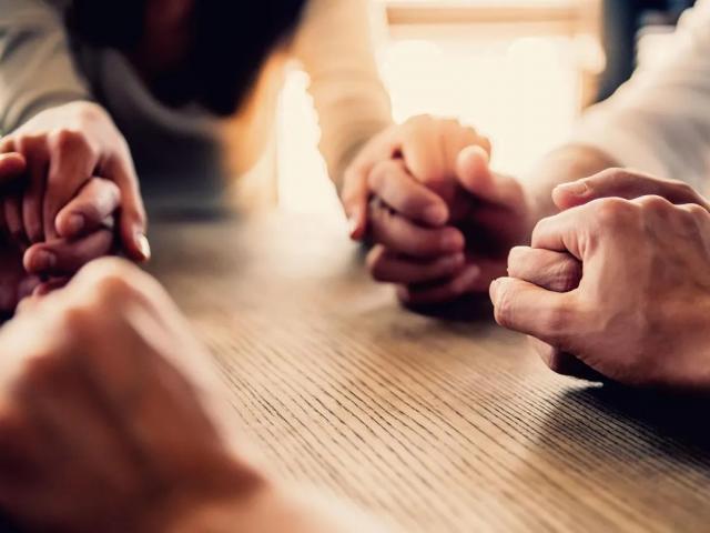 imagen_cbn_manos_unidas_en_oracion.jpg