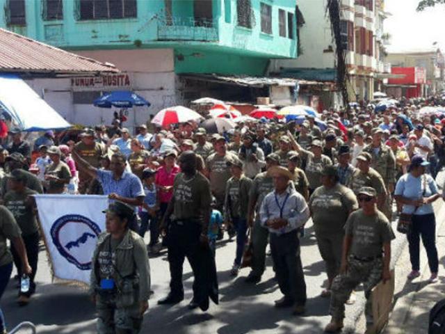 Miles de evangélicos marcha por la paz en la ciudad de Colón. Foto: Panamá America