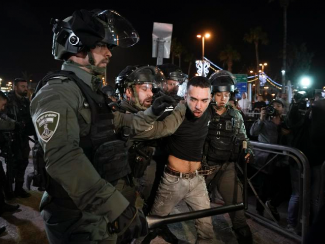 palestinos_arrestados.png