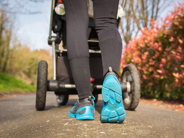 stroller-mom-walking