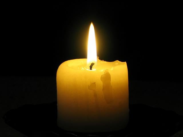 yellow-candle-dark-room