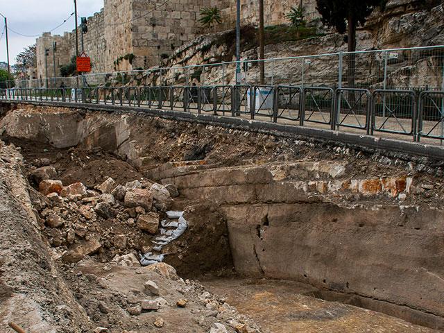 The excavation in Sultan Suleiman Street in Jerusalem&#039;s Old City. Photo Credit: Yoli Schwartz, Israel Antiquities Authority.