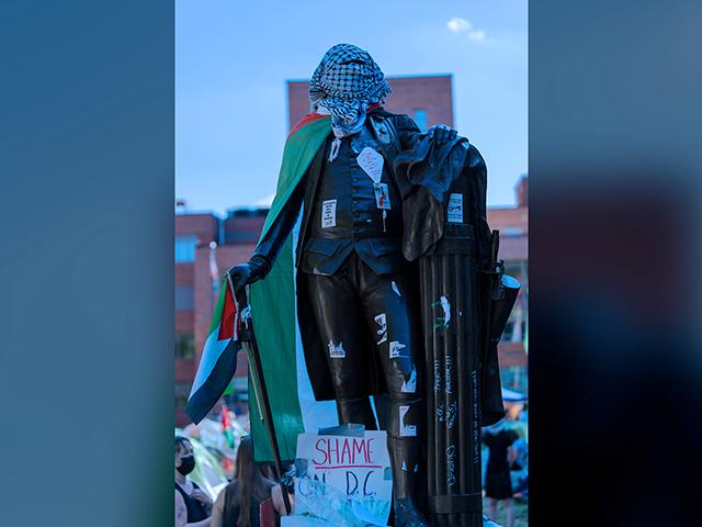 Anti-Israel protest at George Washington University in D.C. (Credit: Mario Gonzalez/CBN News)