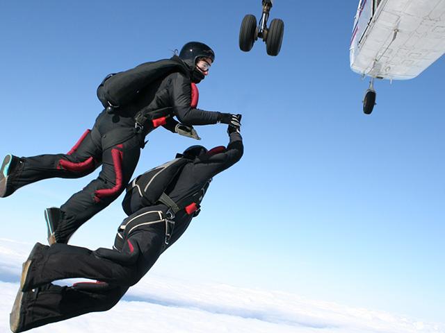 http://www.cbn.com/images8/skydiving-plane-people_SI.jpg