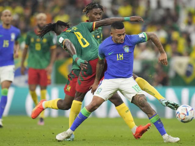 Brazil&#039;s Gabriel Jesus and Cameroon&#039;s Andre-Frank Zambo Anguissa fight for the ball during the World Cup group G soccer match between Cameroon and Brazil, at the Lusail Stadium in Qatar, Dec. 2, 2022. (AP Photo/Moises Castillo)