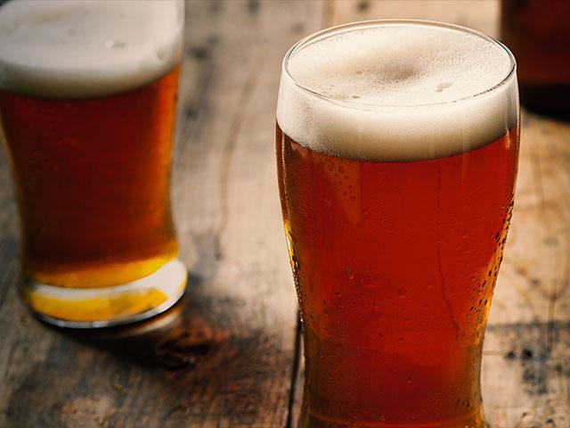 'Jesus & Beer' Event Connects Christians, Others Exploring Faith | CBN News