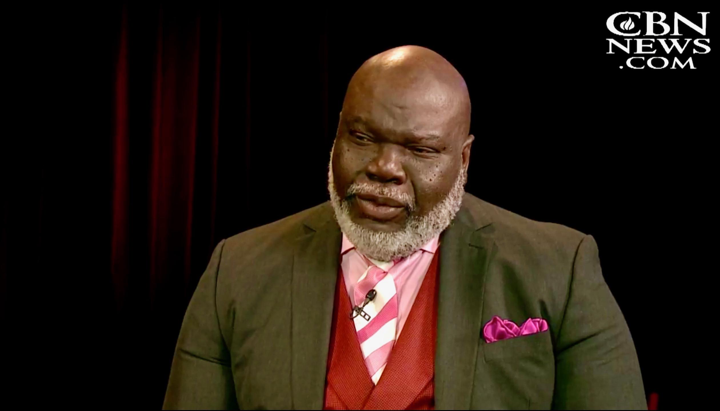 Bishop TD Jakes Supports Kneeling For Prayer And Protest | CBN News