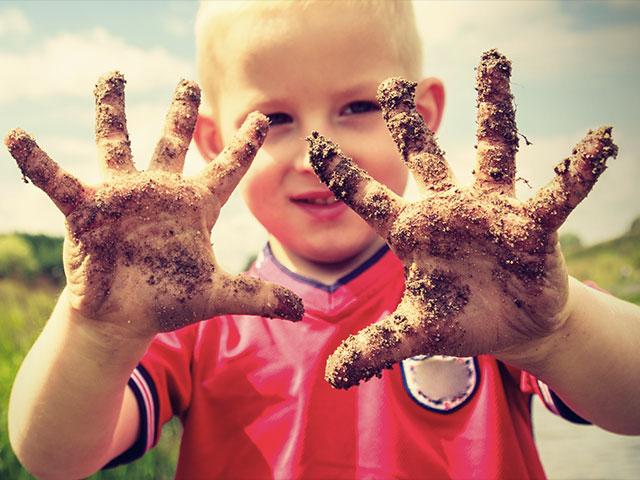 parents-let-your-kids-eat-dirt-cbn-news