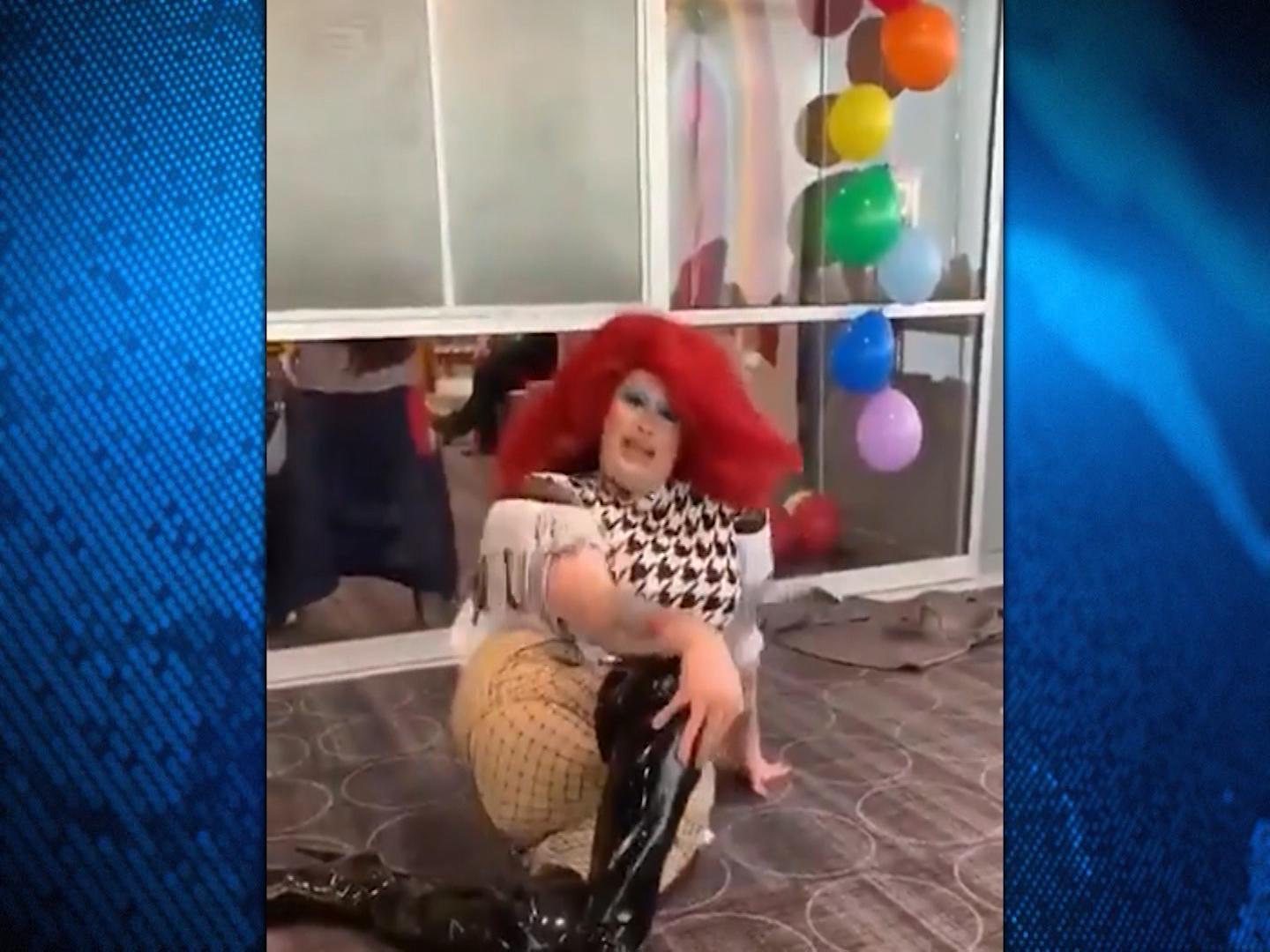 Library S Drag Queen Story Hour Strip Show Goes Viral Cbn News