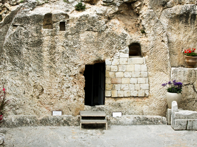 jesus in the tomb