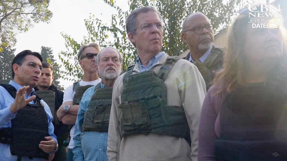 Former US Governors Mike Huckabee and Sam Brownback visit Kibbutz Kfar Aza, the site of many Hamas massacres and abductions. Photo Credit: CBN News.