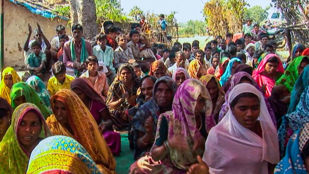 Hindu Extremists In India Viciously Attack Christians While They Pray Cbn News 8218