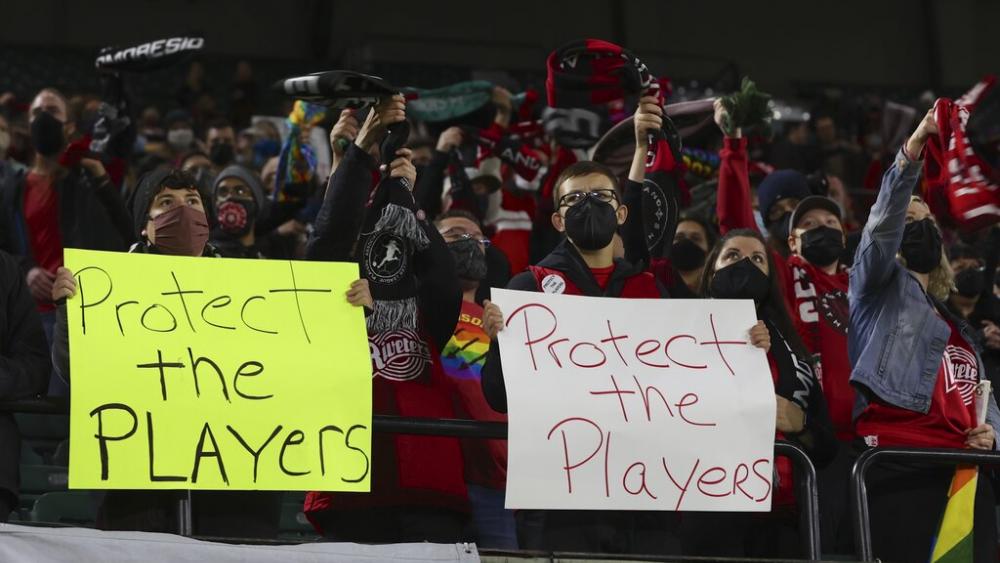 Portland Thorns fans hold signs during the first half of the team&#039;s NWSL soccer match against the Houston Dash in Portland, Ore., Wednesday, Oct. 6, 2021.  (AP Photo/Steve Dipaola, File) 