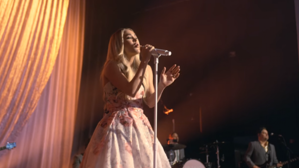 Screenshot: Facebook/Carrie Underwood performs Easter morning from the Ryman Auditorium in Nashville, April 4, 2021