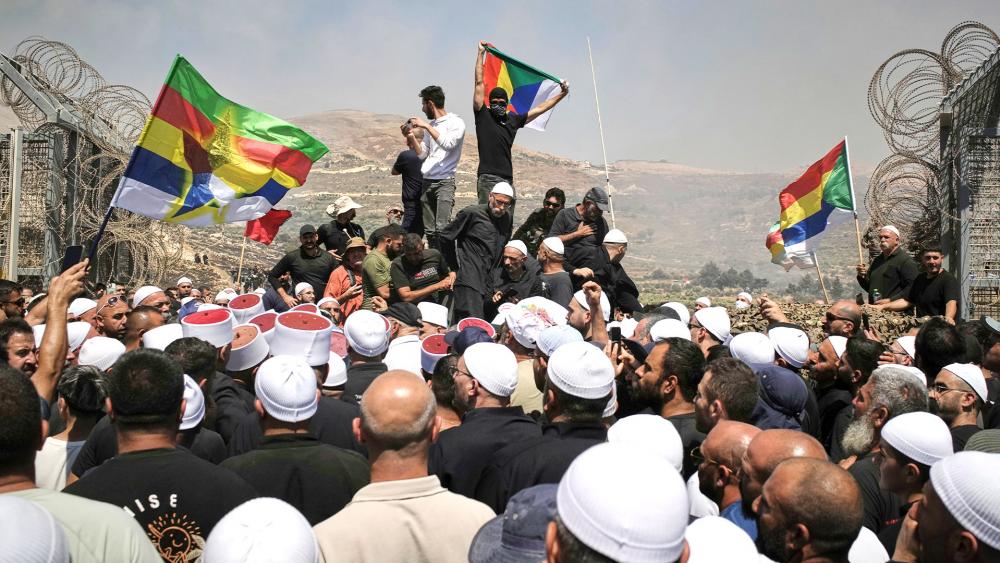 Druze from Syria and Israel protest on the Israeli-Syrian border, in Majdal Shams in the Israeli-controlled Golan Heights, Wednesday, July 16, 2025, amid the ongoing clashes between Syrian government forces and Druze armed groups in the southern Syrian ci