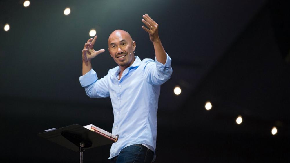 Francis Chan Calls Out 'Embarrassing' American Christians Who've Lost