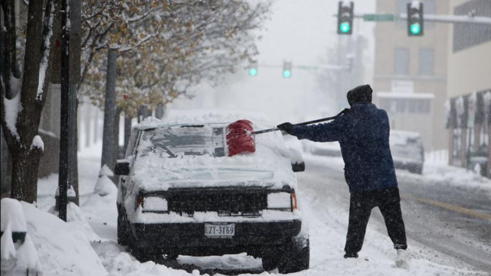 John Woodrum, shovels his car on Sunday, Dec. 9, 2018, in Roanoke, Va. AP photo.