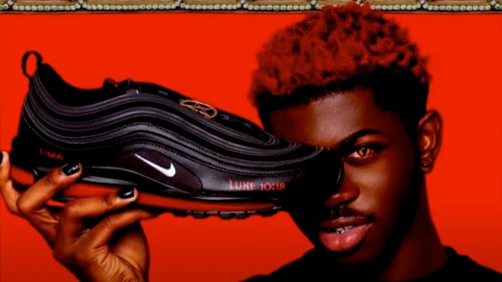 Nike demanda a la empresa MSCHF por fabricar 'zapatos Satanás' con Lil ...