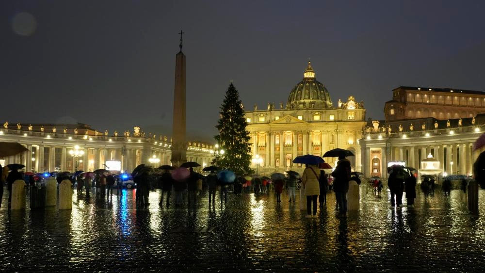 Plaza de San Pedro en el Vaticano, en Roma, el 10 de diciembre de 2021. (AP Foto/Alessandra Tarantino)