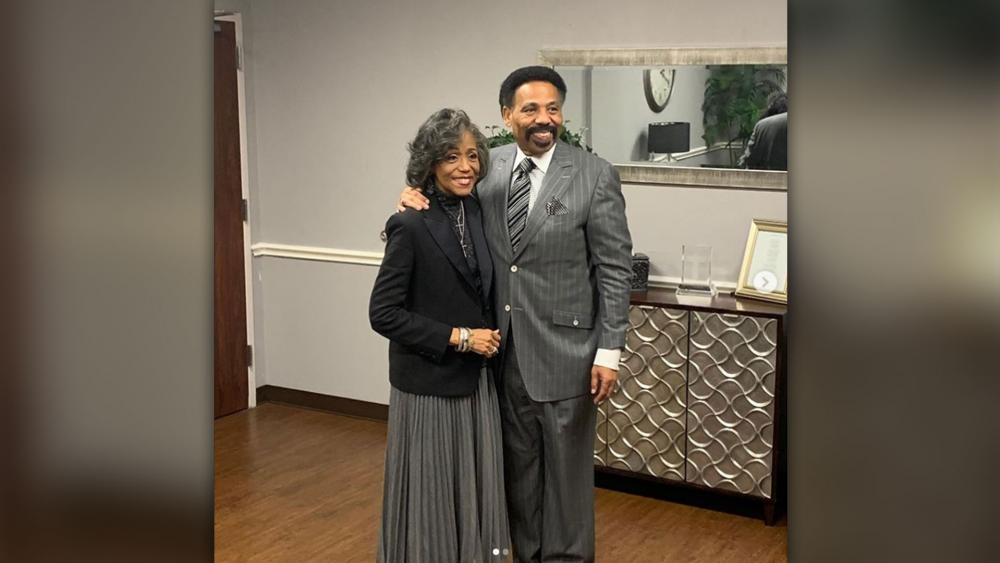 We Stay Close To God Tony Evans And Family Remain Strong As Wife