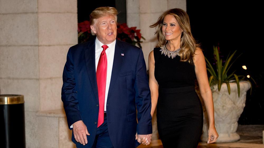 El presidente Donald Trump y la primera dama Melania Trump en la víspera de Navidad en Palm Beach, Florida, 24 de diciembre de 2019. (Foto AP / Andrew Harnik)