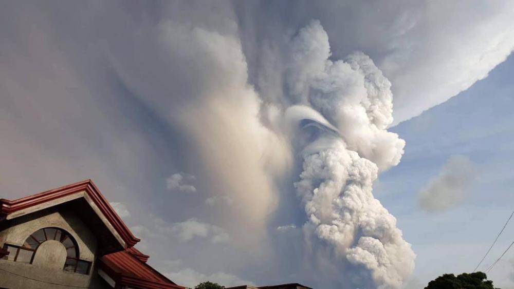 Ash Cloud And Red-Hot Lava Gush From Volcano Near Manila; Tens Of ...