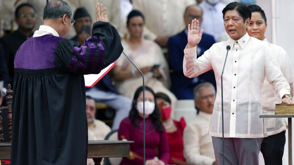 President-elect Ferdinand &quot;Bongbong&quot; Marcos Jr., right, is sworn in by Supreme Court Chief Justice Alexander Gesmundo during the inauguration ceremony at National Museum on Thursday, June 30, 2022 in Manila, Philippines. (AP Photo)