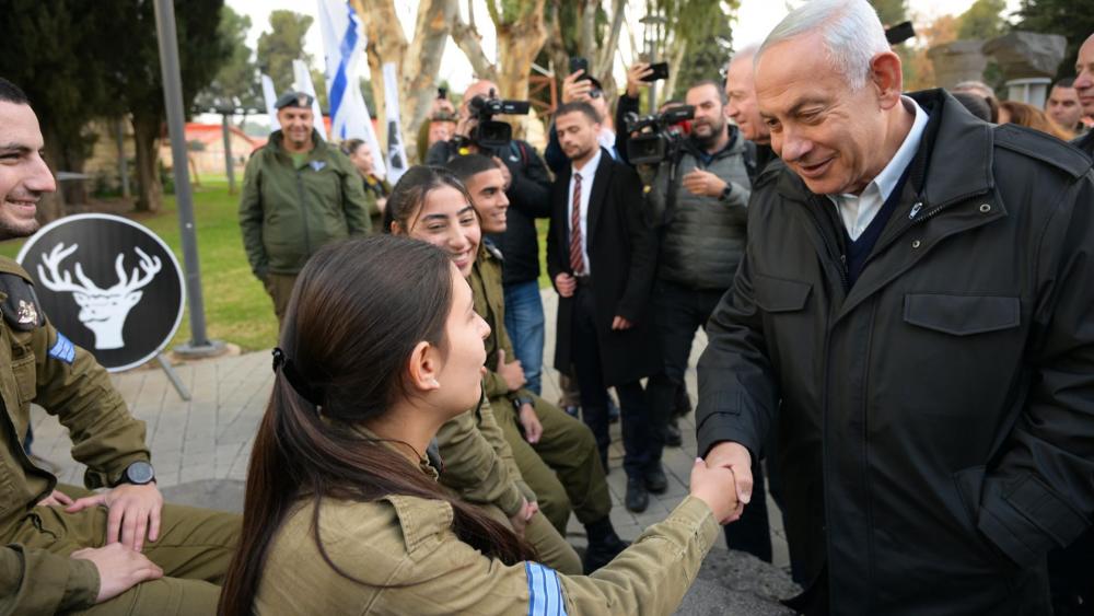 Prime Minister Benjamin Netanyahu visits soldiers in northern Israel, Photo Credit: GPO.