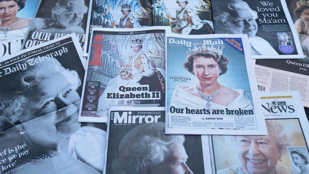 Newspapers devoted to the death of Queen Elizabeth II are seen in Manchester, England, Friday, Sept. 9, 2022. Queen Elizabeth II, Britain&#039;s longest-reigning monarch, died on Thursday Sept. 8 aged 96. (AP Photo/Jon Super)