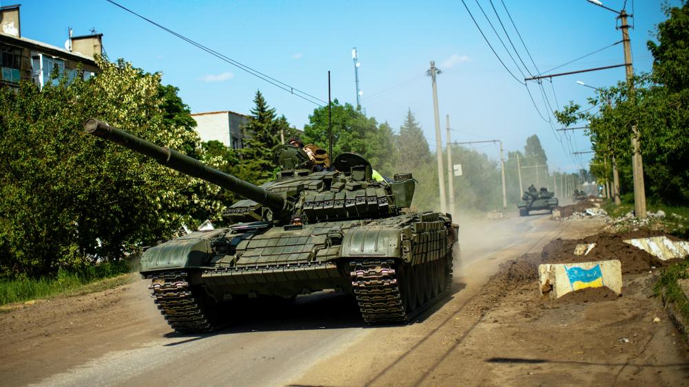 Ukrainian tanks move in Donetsk region, eastern Ukraine, Monday, May 30, 2022. (AP Photo/Francisco Seco)